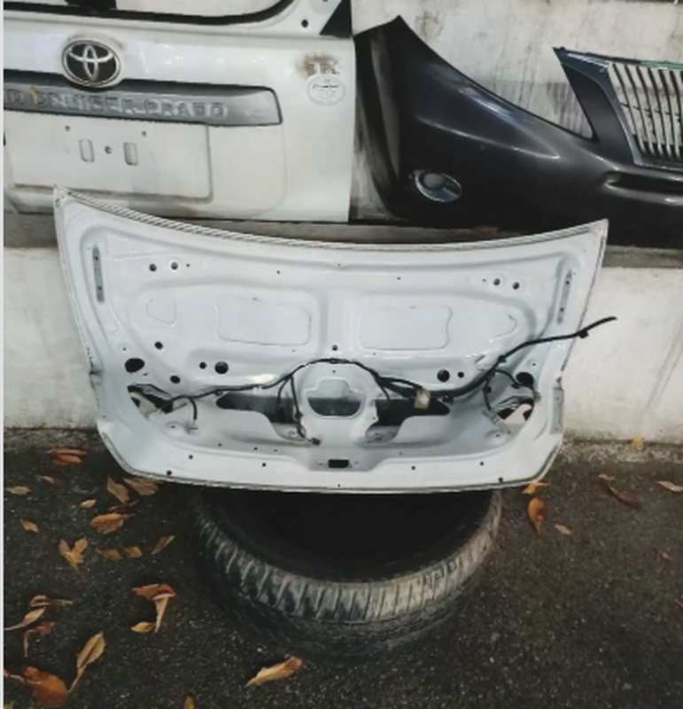Багажник от Toyota Camry 5